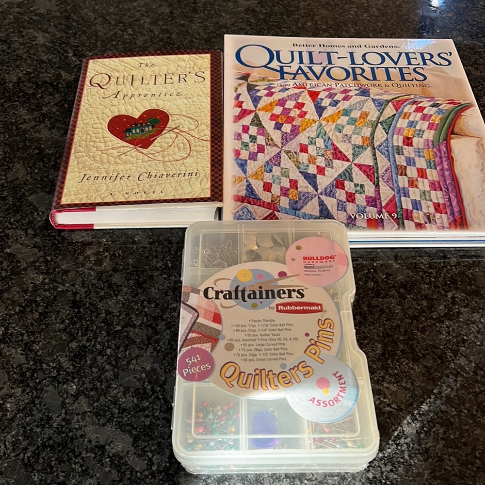 Quilting bundle all new. Quilters pins new and sealed in plastic 541 pieces